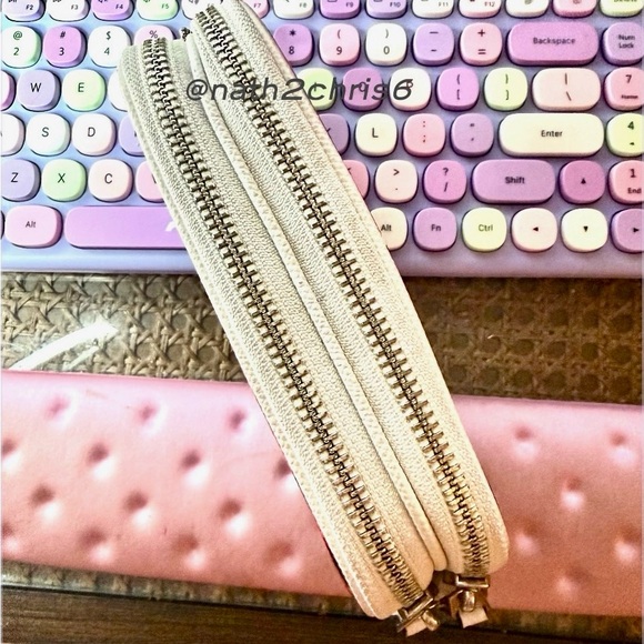 Coach x Coachella Fire Dance Leather Camera/Crossbody Bag. Lmt. Ed. (Vary rare) - Picture 6 of 16